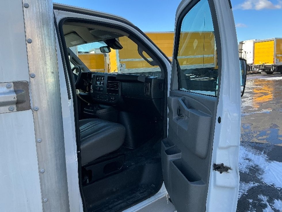 Light Duty Box Truck-Light and Medium Duty Trucks-GMC-2021-Savana G33903-Columbus-OH-105,636\n\t\tmiles-$ 28,000 - Image 20