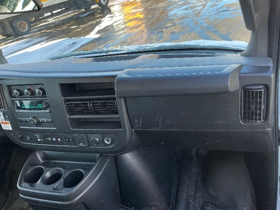 Light Duty Box Truck-Light and Medium Duty Trucks-GMC-2021-Savana G33903-Columbus-OH-105,636\n\t\tmiles-$ 28,000 - Image 21