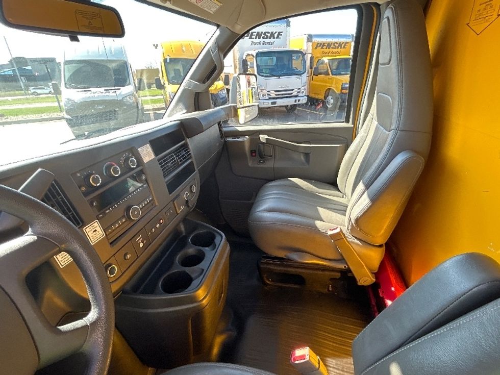 Light Duty Box Truck-Light and Medium Duty Trucks-GMC-2021-Savana G33903-Columbus-OH-58,980\n\t\tmiles-$ 14,500 - Image 19