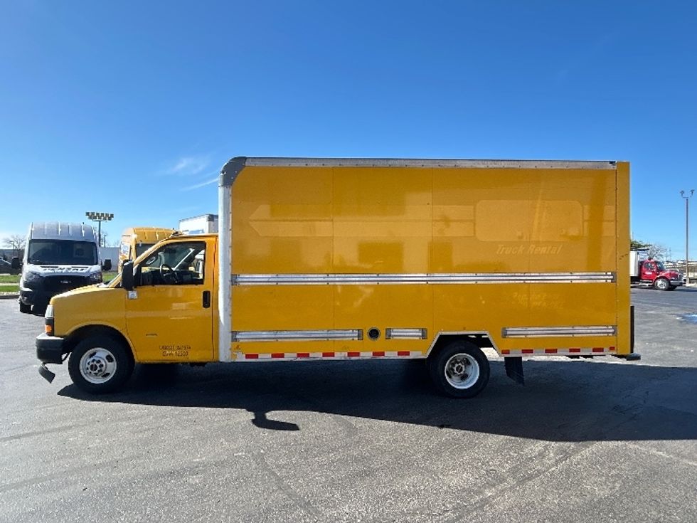 Light Duty Box Truck-Light and Medium Duty Trucks-GMC-2021-Savana G33903-Columbus-OH-58,980\n\t\tmiles-$ 14,500 - Image 4