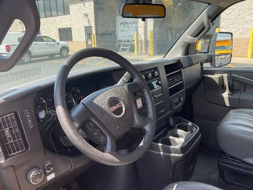 Light Duty Box Truck-Light and Medium Duty Trucks-GMC-2021-Savana G33903-Columbus-OH-69,942\n\t\tmiles-$ 35,000 - Image 16