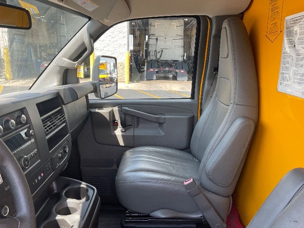 Light Duty Box Truck-Light and Medium Duty Trucks-GMC-2021-Savana G33903-Columbus-OH-69,942\n\t\tmiles-$ 35,000 - Image 18