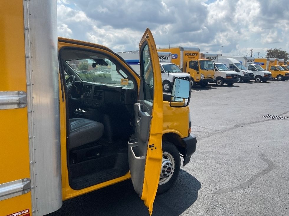 Light Duty Box Truck-Light and Medium Duty Trucks-GMC-2021-Savana G33903-Columbus-OH-69,942\n\t\tmiles-$ 35,000 - Image 19