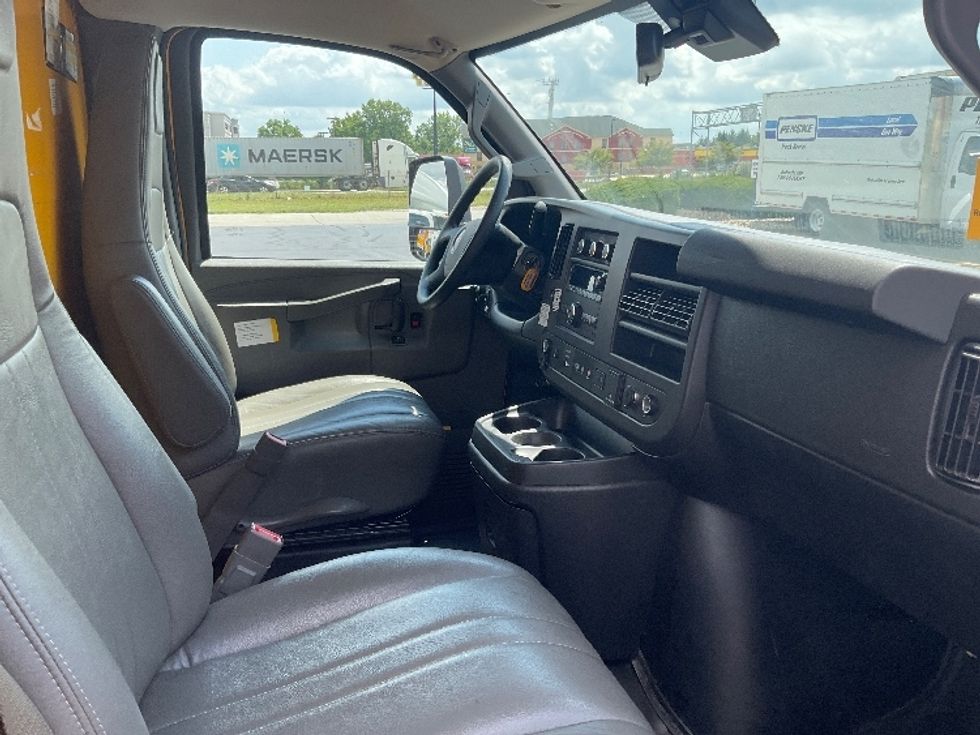 Light Duty Box Truck-Light and Medium Duty Trucks-GMC-2021-Savana G33903-Columbus-OH-69,942\n\t\tmiles-$ 35,000 - Image 21