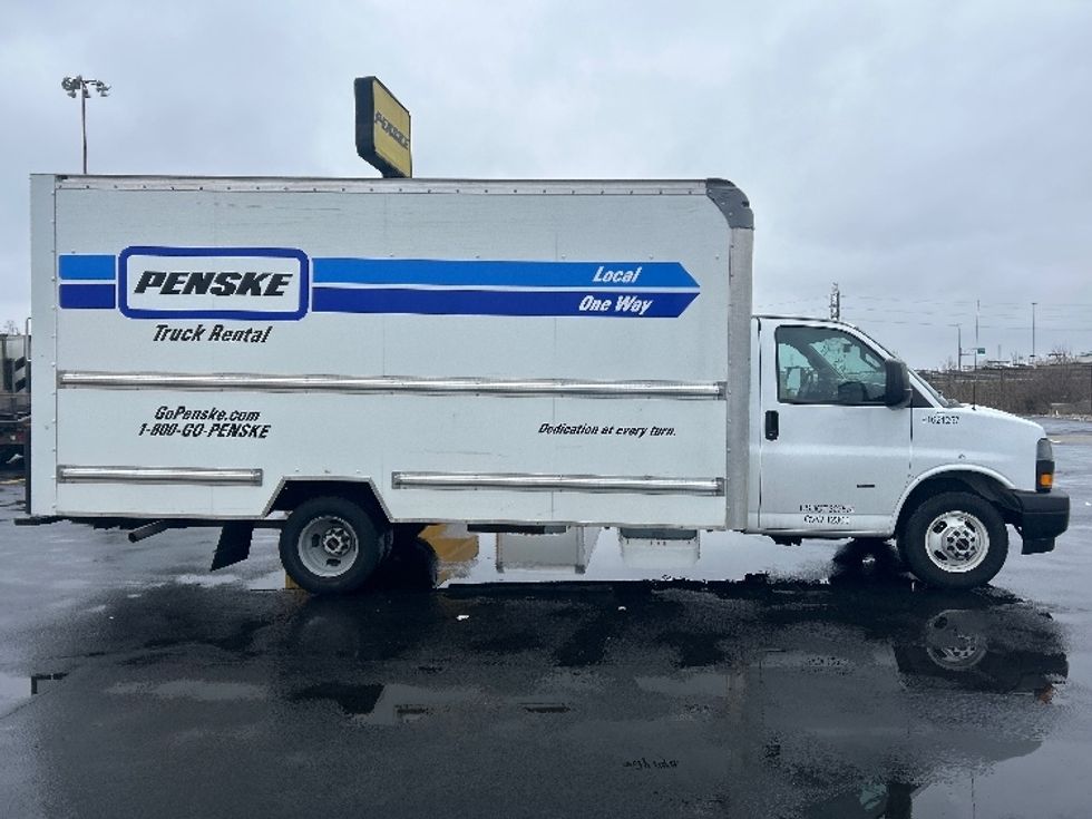 Light Duty Box Truck-Light and Medium Duty Trucks-GMC-2021-Savana G33903-Columbus-OH-89,377\n\t\tmiles-$ 29,750 - Image 15