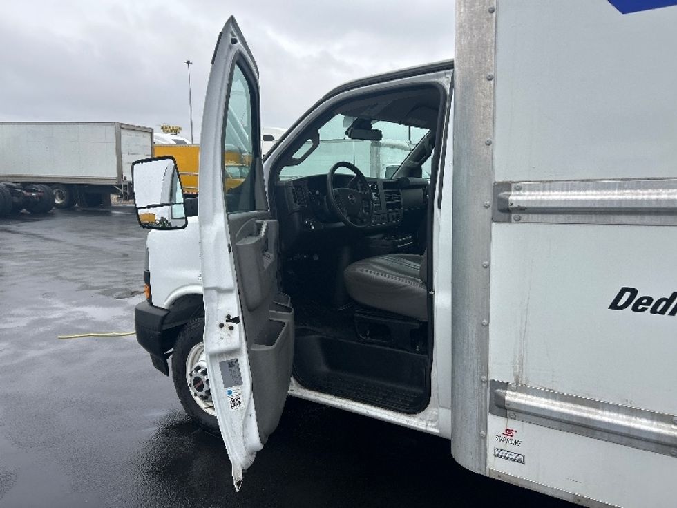 Light Duty Box Truck-Light and Medium Duty Trucks-GMC-2021-Savana G33903-Columbus-OH-89,377\n\t\tmiles-$ 29,750 - Image 16