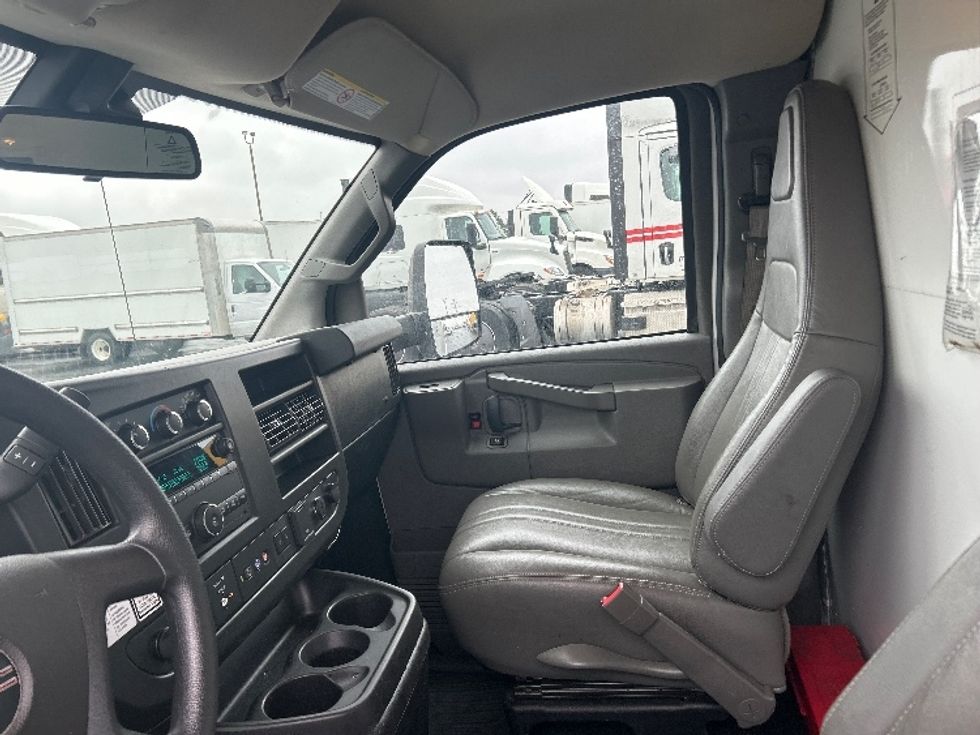 Light Duty Box Truck-Light and Medium Duty Trucks-GMC-2021-Savana G33903-Columbus-OH-89,377\n\t\tmiles-$ 29,750 - Image 19