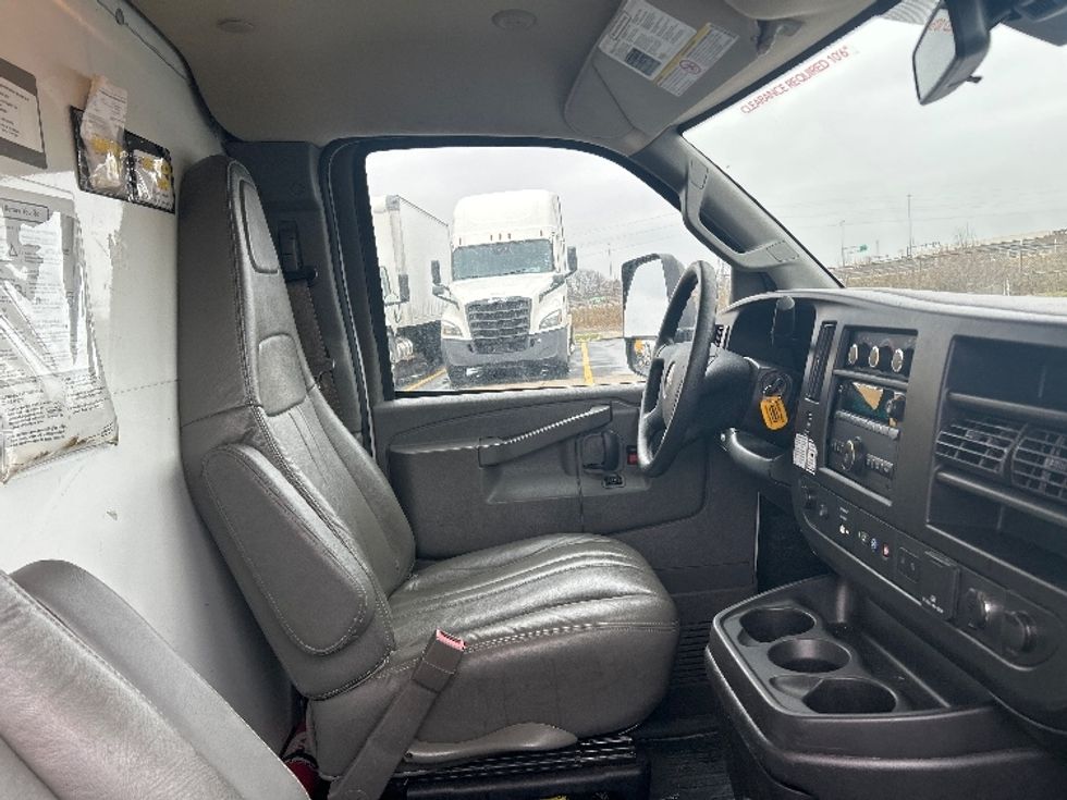 Light Duty Box Truck-Light and Medium Duty Trucks-GMC-2021-Savana G33903-Columbus-OH-89,377\n\t\tmiles-$ 29,750 - Image 22