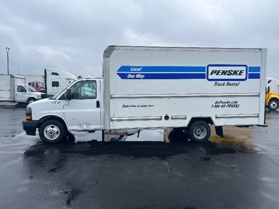 Light Duty Box Truck-Light and Medium Duty Trucks-GMC-2021-Savana G33903-Columbus-OH-89,377\n\t\tmiles-$ 29,750 - Image 4