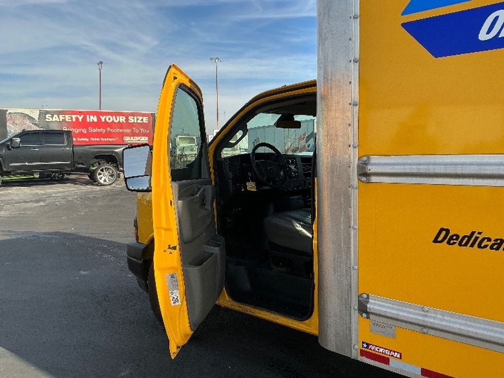 Light Duty Box Truck-Light and Medium Duty Trucks-GMC-2021-Savana G33903-Columbus-OH-95,444\n\t\tmiles-$ 26,250 - Image 16