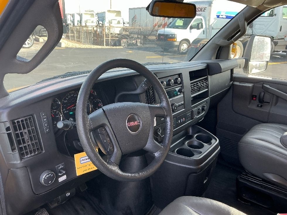 Light Duty Box Truck-Light and Medium Duty Trucks-GMC-2021-Savana G33903-Columbus-OH-95,444\n\t\tmiles-$ 26,250 - Image 17