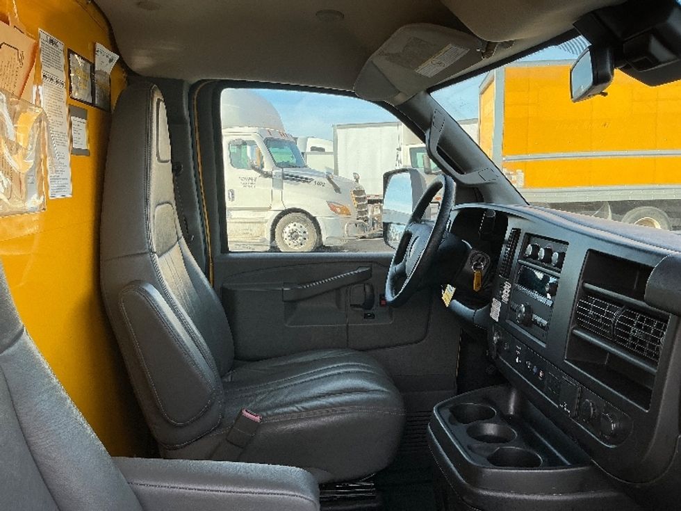 Light Duty Box Truck-Light and Medium Duty Trucks-GMC-2021-Savana G33903-Columbus-OH-95,444\n\t\tmiles-$ 26,250 - Image 22