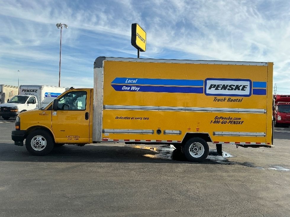 Light Duty Box Truck-Light and Medium Duty Trucks-GMC-2021-Savana G33903-Columbus-OH-95,444\n\t\tmiles-$ 26,250 - Image 4