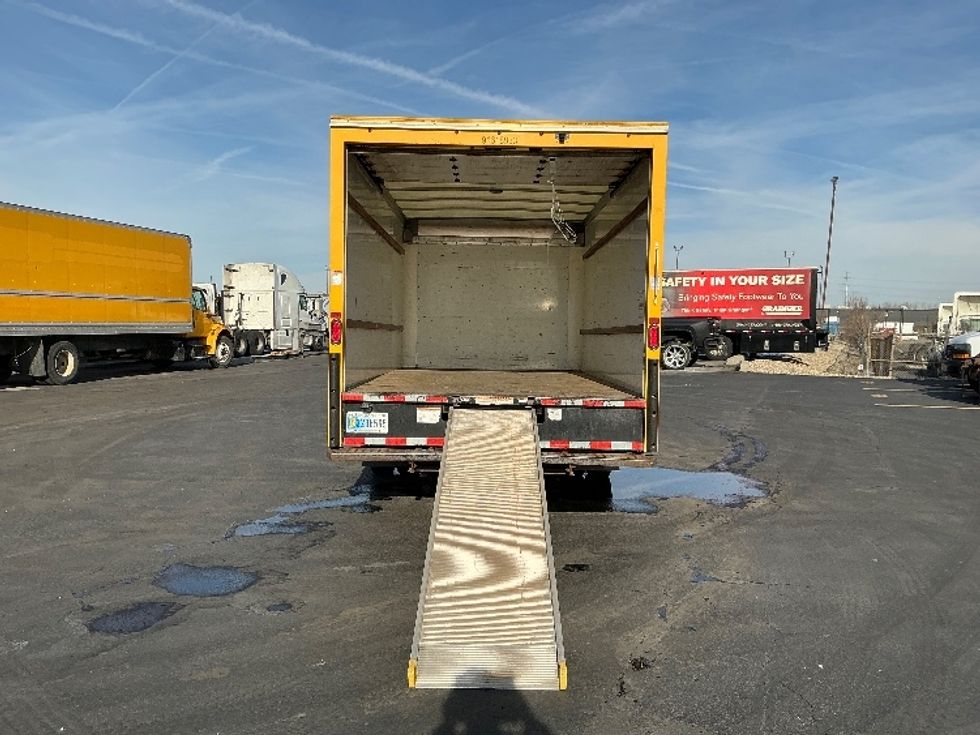 Light Duty Box Truck-Light and Medium Duty Trucks-GMC-2021-Savana G33903-Columbus-OH-95,444\n\t\tmiles-$ 26,250 - Image 9