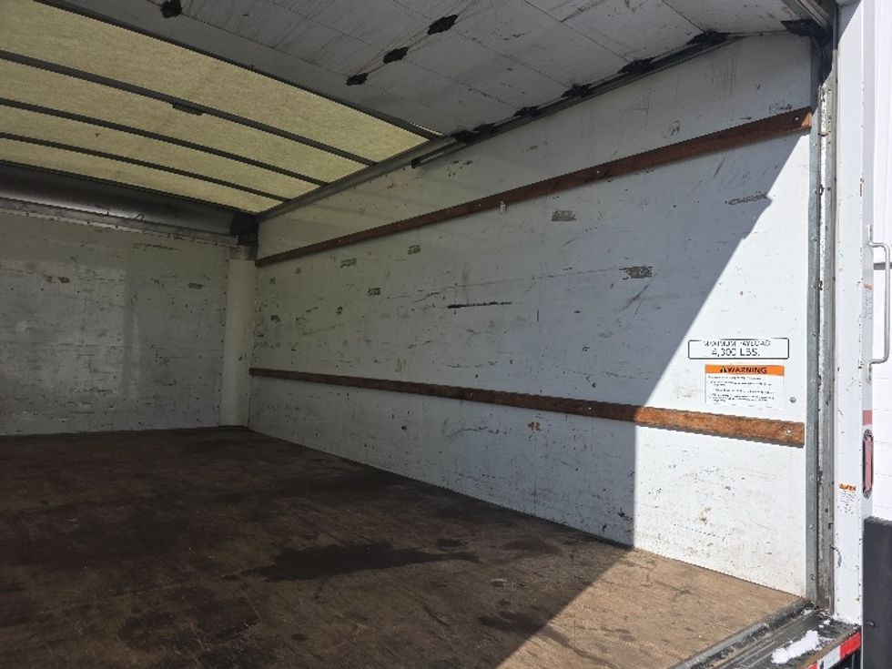 Light Duty Box Truck-Light and Medium Duty Trucks-GMC-2021-Savana G33903-Columbus-OH-99,677\n\t\tmiles-$ 28,500 - Image 12