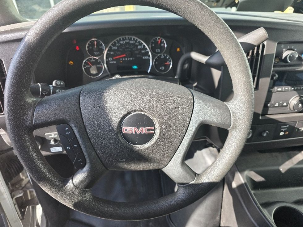 Light Duty Box Truck-Light and Medium Duty Trucks-GMC-2021-Savana G33903-Columbus-OH-99,677\n\t\tmiles-$ 28,500 - Image 18