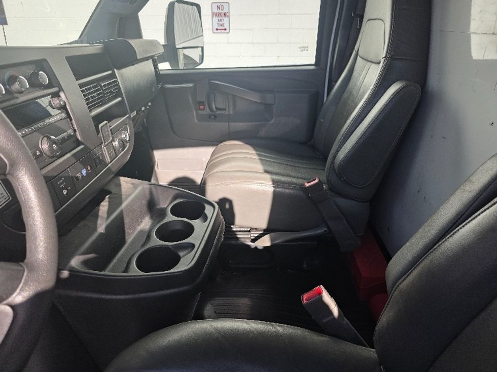 Light Duty Box Truck-Light and Medium Duty Trucks-GMC-2021-Savana G33903-Columbus-OH-99,677\n\t\tmiles-$ 28,500 - Image 19