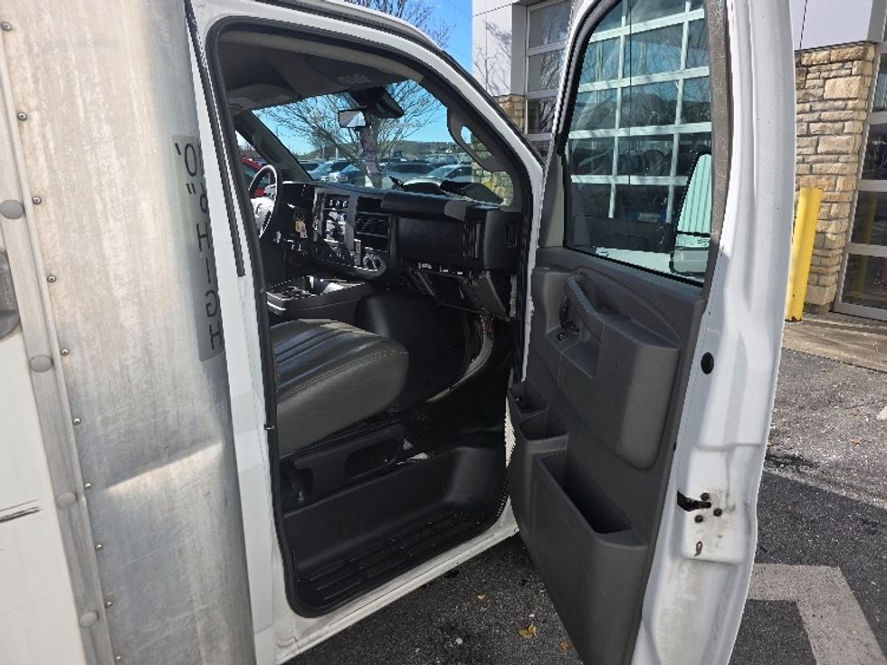 Light Duty Box Truck-Light and Medium Duty Trucks-GMC-2021-Savana G33903-Columbus-OH-99,677\n\t\tmiles-$ 28,500 - Image 20