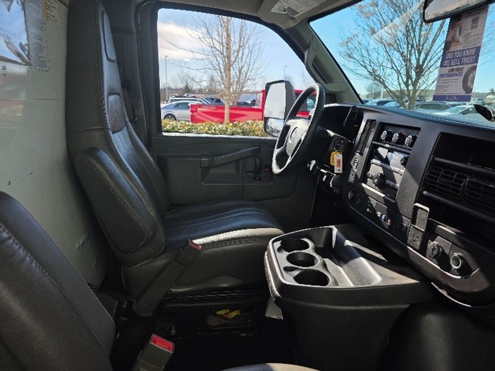 Light Duty Box Truck-Light and Medium Duty Trucks-GMC-2021-Savana G33903-Columbus-OH-99,677\n\t\tmiles-$ 28,500 - Image 22