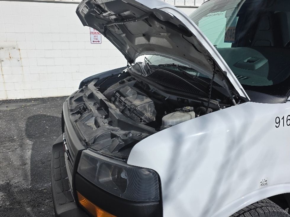 Light Duty Box Truck-Light and Medium Duty Trucks-GMC-2021-Savana G33903-Columbus-OH-99,677\n\t\tmiles-$ 28,500 - Image 24