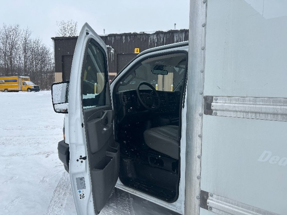 Light Duty Box Truck-Light and Medium Duty Trucks-GMC-2021-Savana G33903-Comstock Park-MI-104,106\n\t\tmiles-$ 28,750 - Image 13