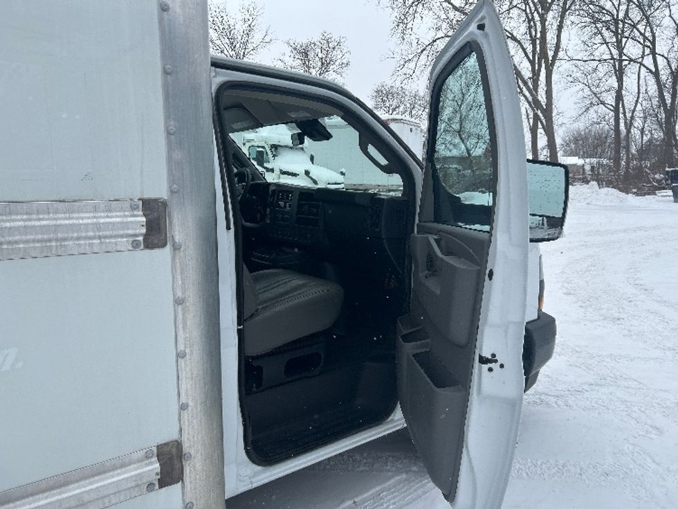 Light Duty Box Truck-Light and Medium Duty Trucks-GMC-2021-Savana G33903-Comstock Park-MI-104,106\n\t\tmiles-$ 28,750 - Image 17