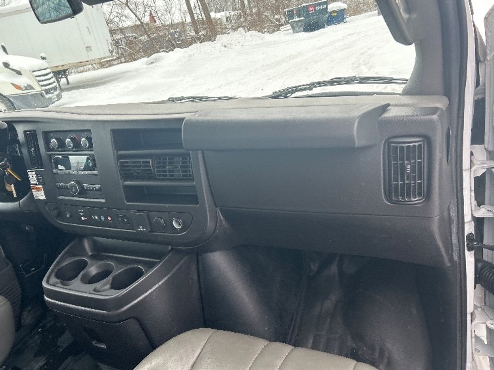 Light Duty Box Truck-Light and Medium Duty Trucks-GMC-2021-Savana G33903-Comstock Park-MI-104,106\n\t\tmiles-$ 28,750 - Image 18