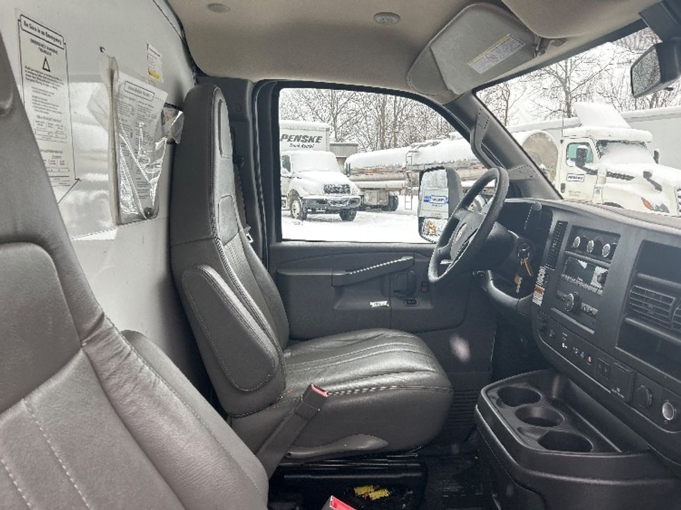 Light Duty Box Truck-Light and Medium Duty Trucks-GMC-2021-Savana G33903-Comstock Park-MI-104,106\n\t\tmiles-$ 28,750 - Image 19