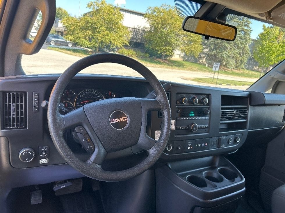 Light Duty Box Truck-Light and Medium Duty Trucks-GMC-2021-Savana G33903-Comstock Park-MI-116,188\n\t\tmiles-$ 21,500 - Image 14