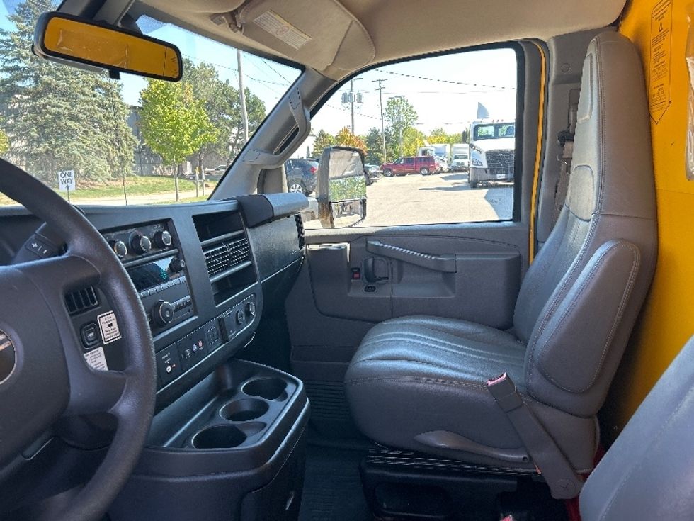 Light Duty Box Truck-Light and Medium Duty Trucks-GMC-2021-Savana G33903-Comstock Park-MI-116,188\n\t\tmiles-$ 21,500 - Image 16