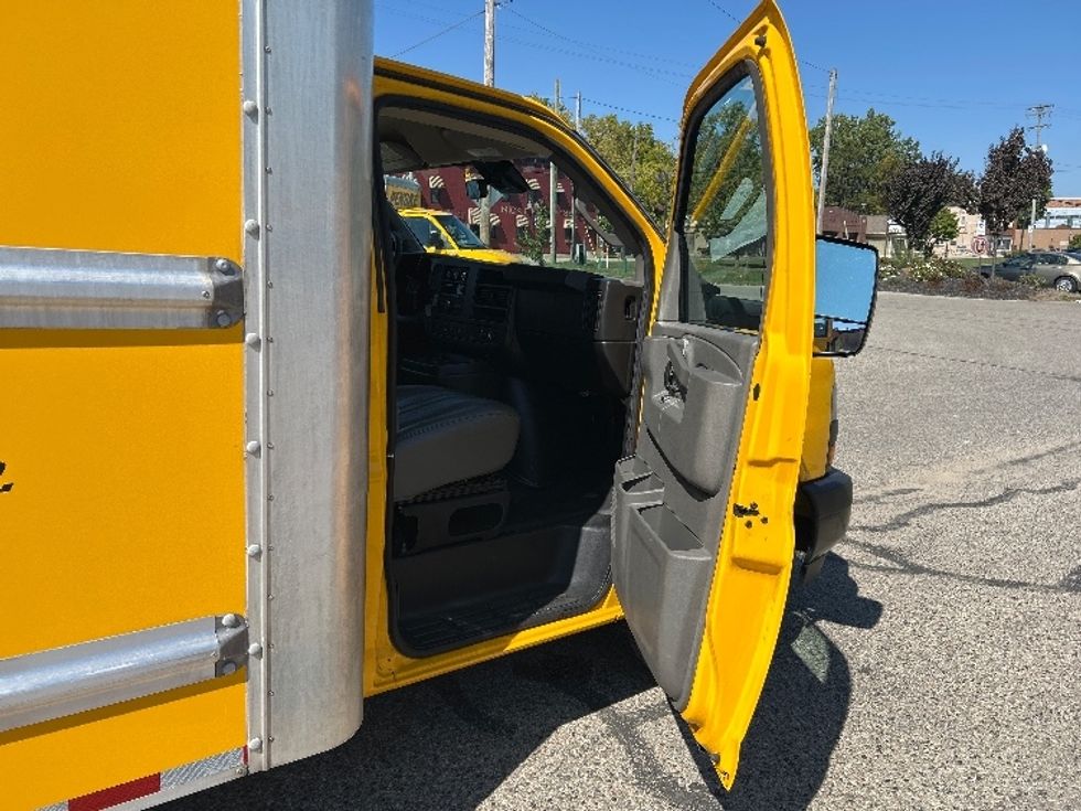 Light Duty Box Truck-Light and Medium Duty Trucks-GMC-2021-Savana G33903-Comstock Park-MI-116,188\n\t\tmiles-$ 21,500 - Image 17