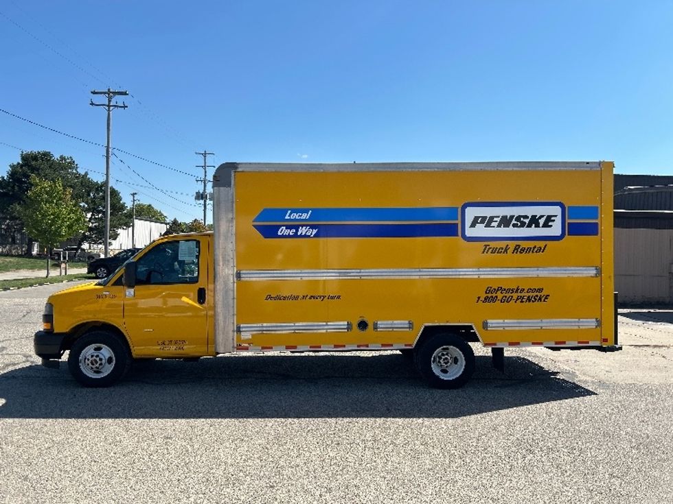 Light Duty Box Truck-Light and Medium Duty Trucks-GMC-2021-Savana G33903-Comstock Park-MI-116,188\n\t\tmiles-$ 21,500 - Image 4