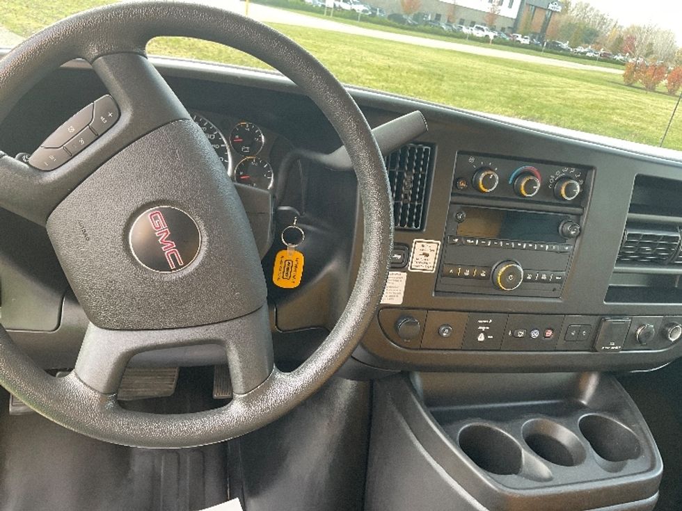 Light Duty Box Truck-Light and Medium Duty Trucks-GMC-2021-Savana G33903-Comstock Park-MI-71,770\n\t\tmiles-$ 28,750 - Image 16