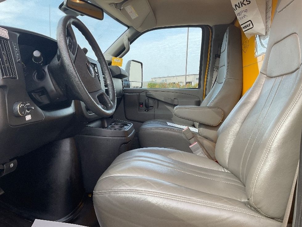 Light Duty Box Truck-Light and Medium Duty Trucks-GMC-2021-Savana G33903-Comstock Park-MI-71,770\n\t\tmiles-$ 28,750 - Image 17