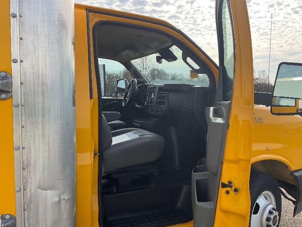 Light Duty Box Truck-Light and Medium Duty Trucks-GMC-2021-Savana G33903-Comstock Park-MI-71,770\n\t\tmiles-$ 28,750 - Image 18