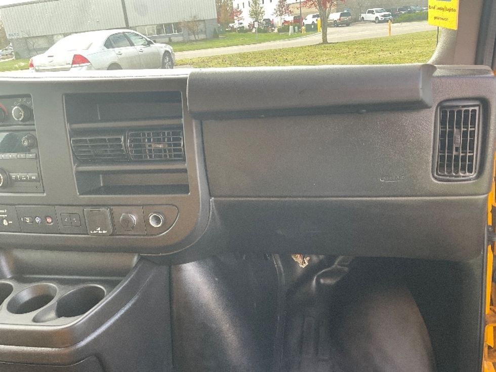 Light Duty Box Truck-Light and Medium Duty Trucks-GMC-2021-Savana G33903-Comstock Park-MI-71,770\n\t\tmiles-$ 28,750 - Image 19