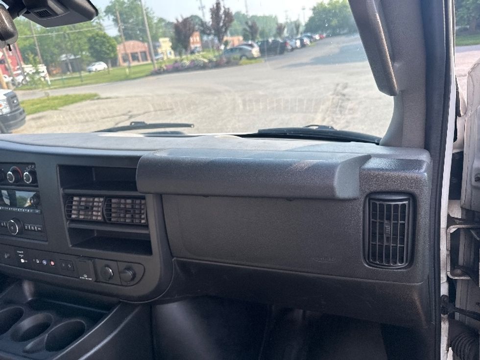 Light Duty Box Truck-Light and Medium Duty Trucks-GMC-2021-Savana G33903-Comstock Park-MI-83,271\n\t\tmiles-$ 31,000 - Image 17