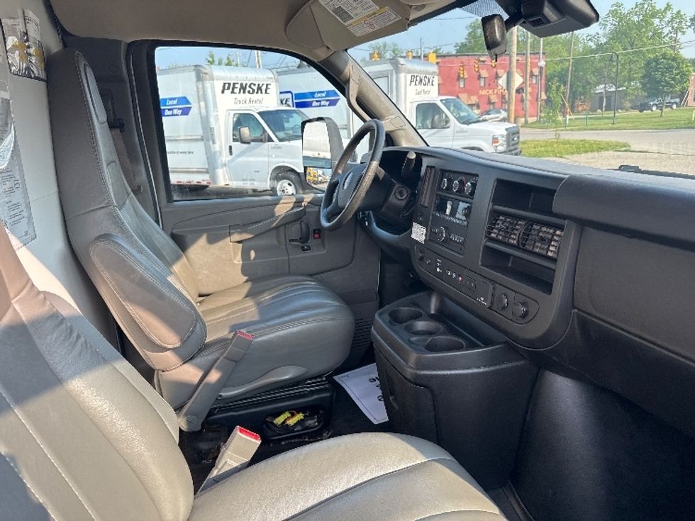 Light Duty Box Truck-Light and Medium Duty Trucks-GMC-2021-Savana G33903-Comstock Park-MI-83,271\n\t\tmiles-$ 31,000 - Image 18