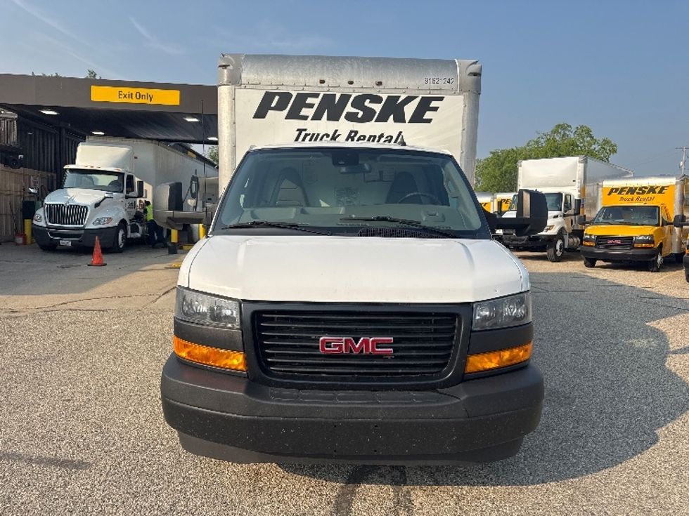 Light Duty Box Truck-Light and Medium Duty Trucks-GMC-2021-Savana G33903-Comstock Park-MI-83,271\n\t\tmiles-$ 31,000 - Image 2