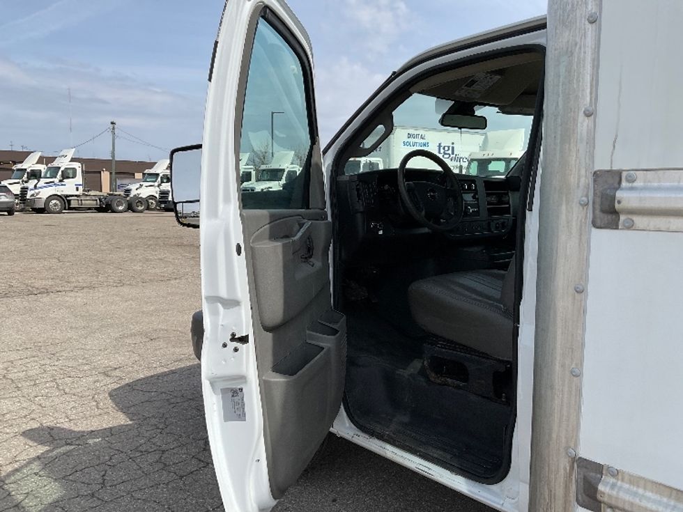 Light Duty Box Truck-Light and Medium Duty Trucks-GMC-2021-Savana G33903-Comstock Park-MI-90,037\n\t\tmiles-$ 30,500 - Image 15