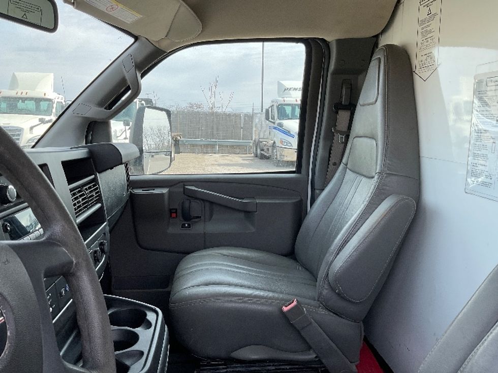 Light Duty Box Truck-Light and Medium Duty Trucks-GMC-2021-Savana G33903-Comstock Park-MI-90,037\n\t\tmiles-$ 30,500 - Image 18