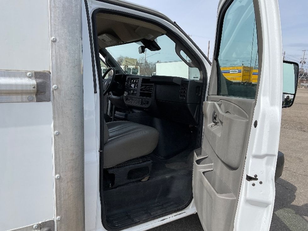 Light Duty Box Truck-Light and Medium Duty Trucks-GMC-2021-Savana G33903-Comstock Park-MI-90,037\n\t\tmiles-$ 30,500 - Image 19