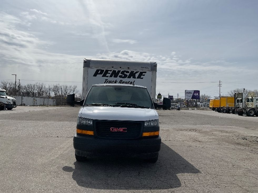 Light Duty Box Truck-Light and Medium Duty Trucks-GMC-2021-Savana G33903-Comstock Park-MI-90,037\n\t\tmiles-$ 30,500 - Image 2