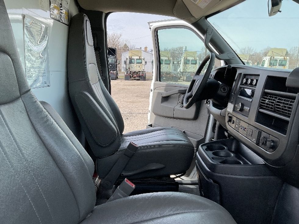 Light Duty Box Truck-Light and Medium Duty Trucks-GMC-2021-Savana G33903-Comstock Park-MI-90,037\n\t\tmiles-$ 30,500 - Image 21