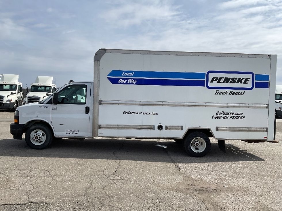 Light Duty Box Truck-Light and Medium Duty Trucks-GMC-2021-Savana G33903-Comstock Park-MI-90,037\n\t\tmiles-$ 30,500 - Image 4