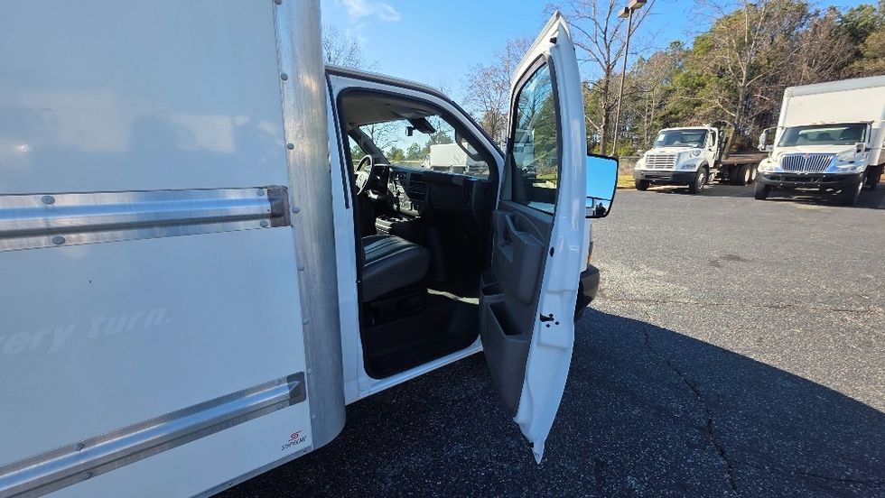 Light Duty Box Truck-Light and Medium Duty Trucks-GMC-2021-Savana G33903-Concord-NC-108,672\n\t\tmiles-$ 30,250 - Image 20