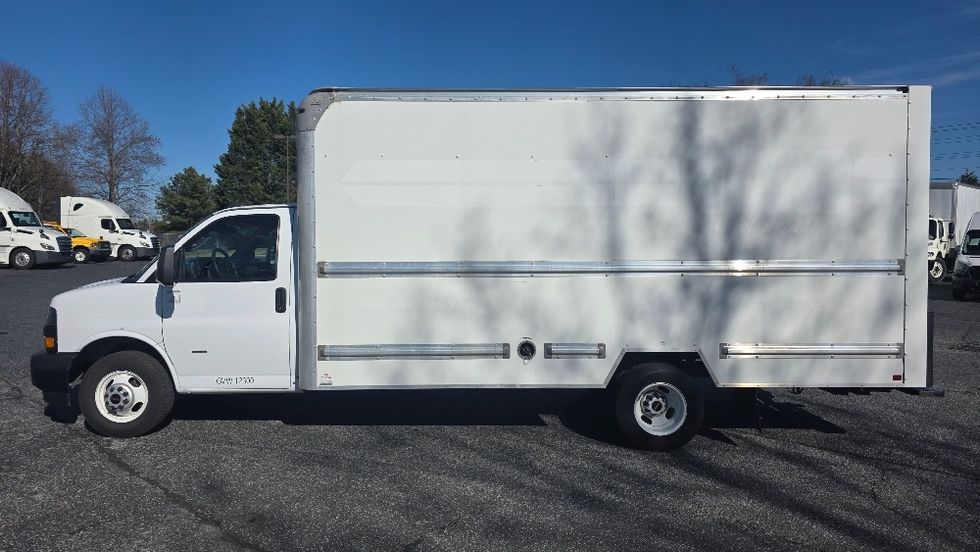Light Duty Box Truck-Light and Medium Duty Trucks-GMC-2021-Savana G33903-Concord-NC-108,672\n\t\tmiles-$ 30,250 - Image 4