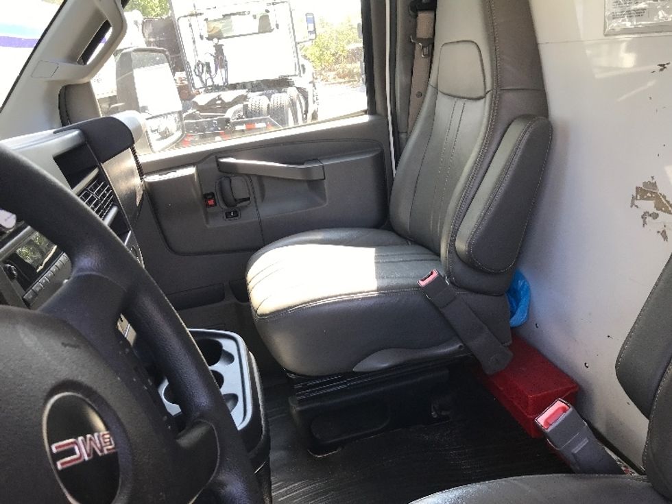 Light Duty Box Truck-Light and Medium Duty Trucks-GMC-2021-Savana G33903-Concord-NC-111,321\n\t\tmiles-$ 30,500 - Image 16