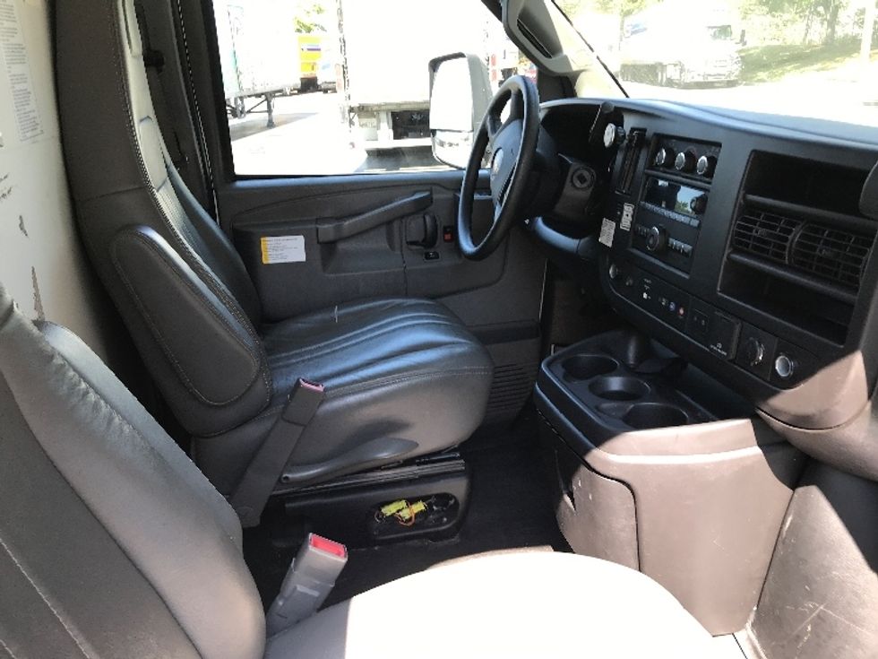 Light Duty Box Truck-Light and Medium Duty Trucks-GMC-2021-Savana G33903-Concord-NC-111,321\n\t\tmiles-$ 30,500 - Image 18