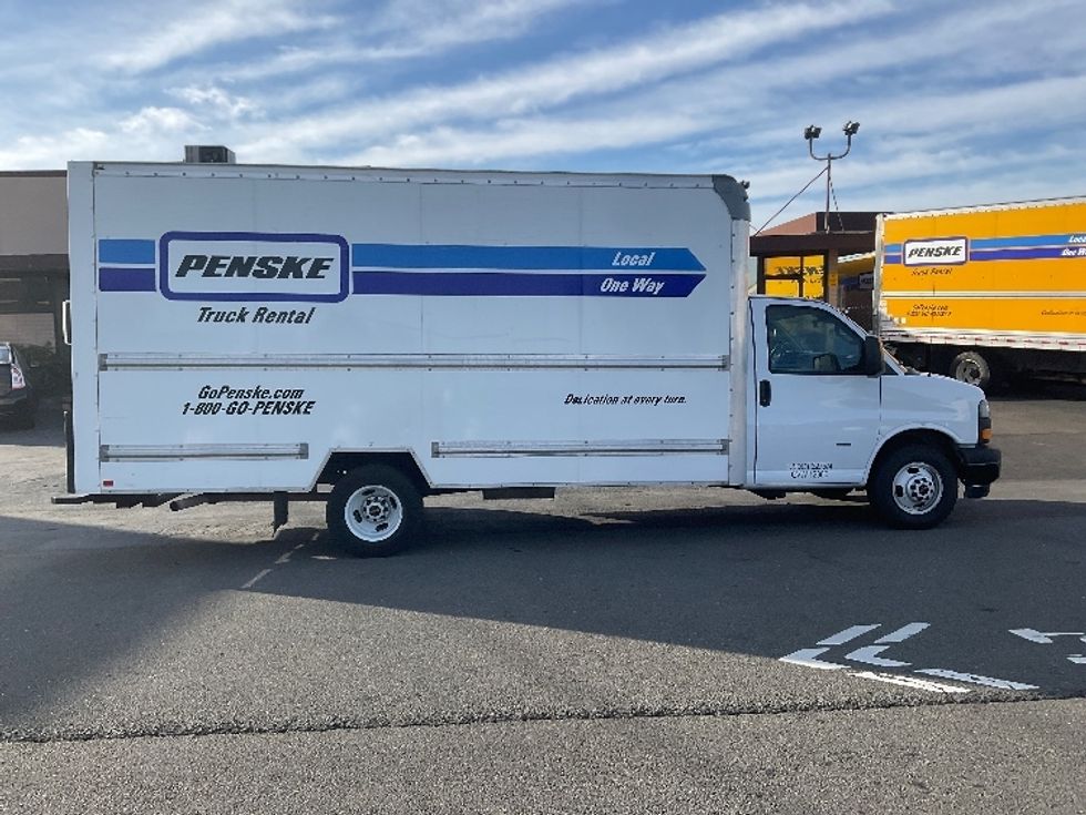 Light Duty Box Truck-Light and Medium Duty Trucks-GMC-2021-Savana G33903-Concord-NC-87,392\n\t\tmiles-$ 32,750 - Image 15